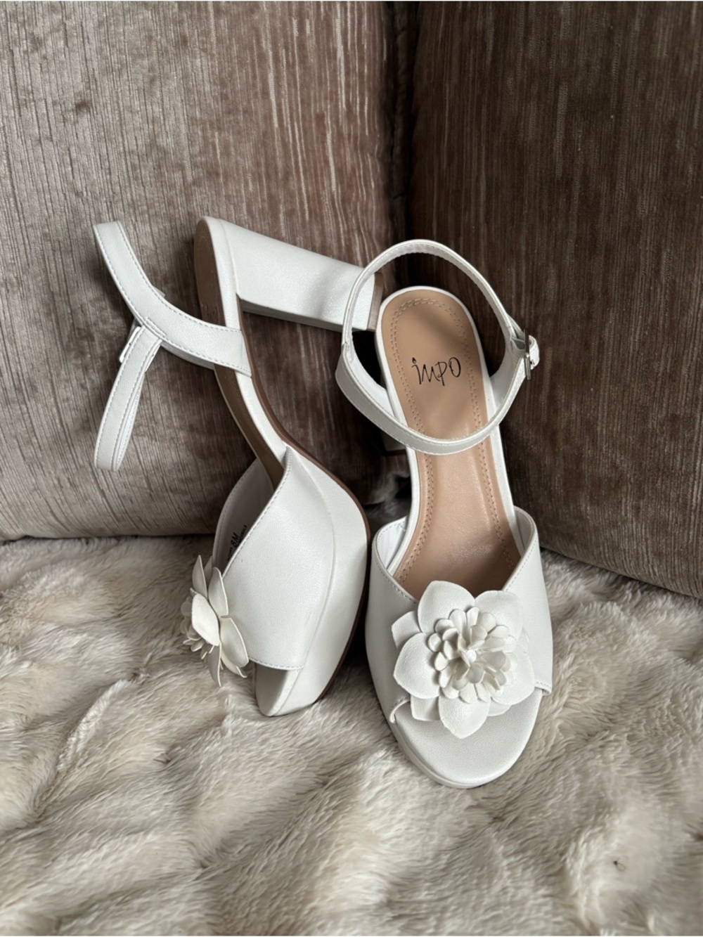 Women's White Floral Peep-Toe Block Heel Sandals